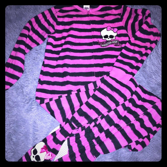 monster high Other - 💕☠️adorable EUC monster high onesie footie pjs